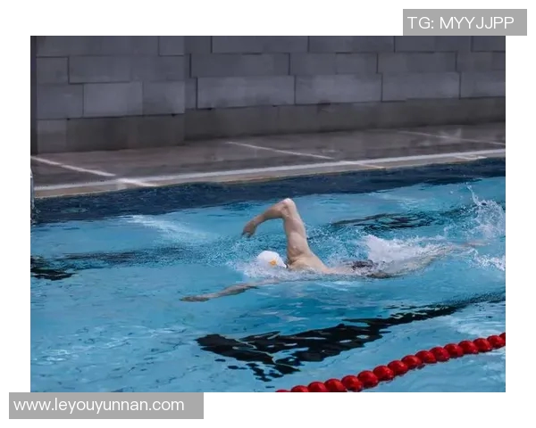 世界游泳冠军孙杨：从青涩少年到泳池传奇的奋斗历程